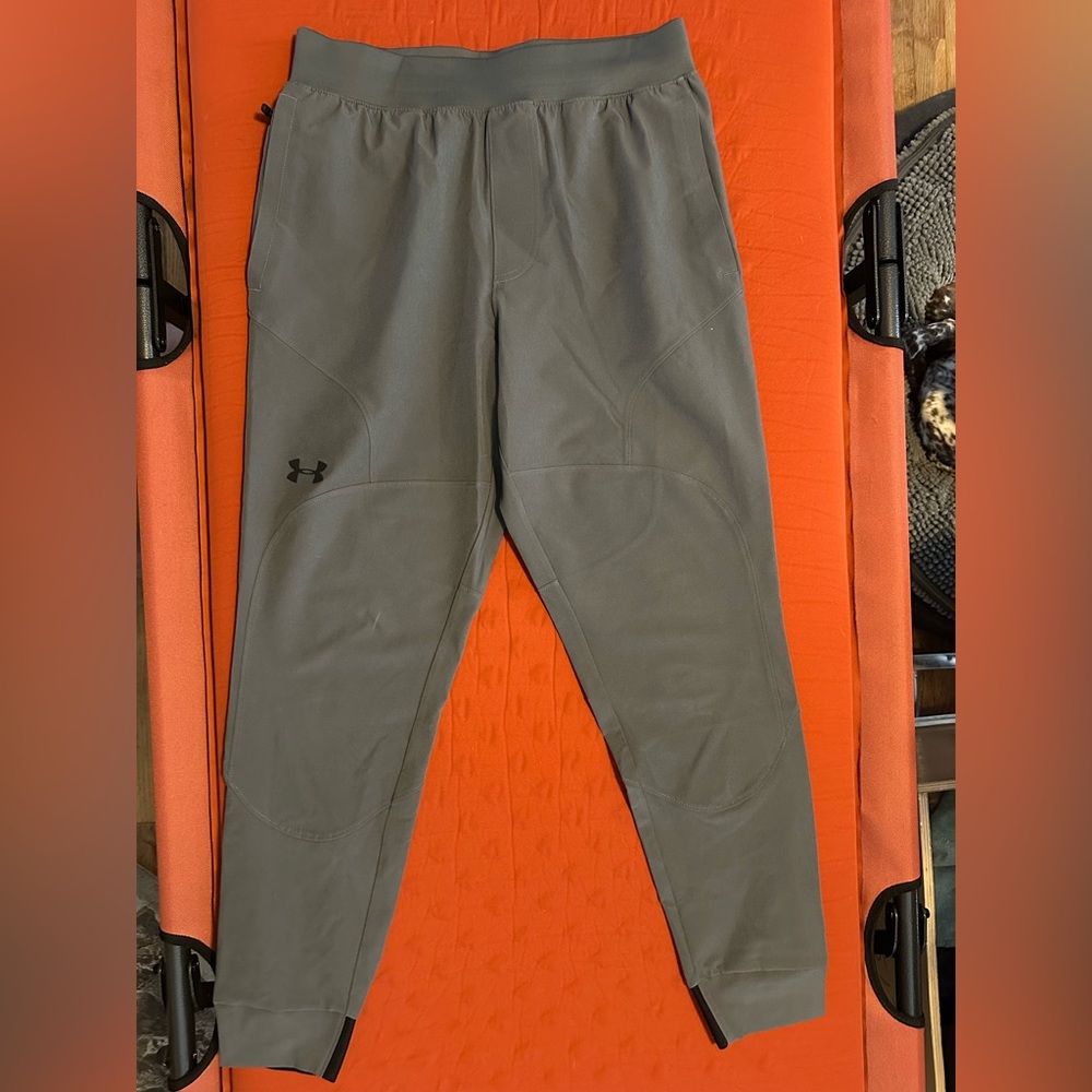 Under Armour Men’s Grey Athletic Fitted Pants